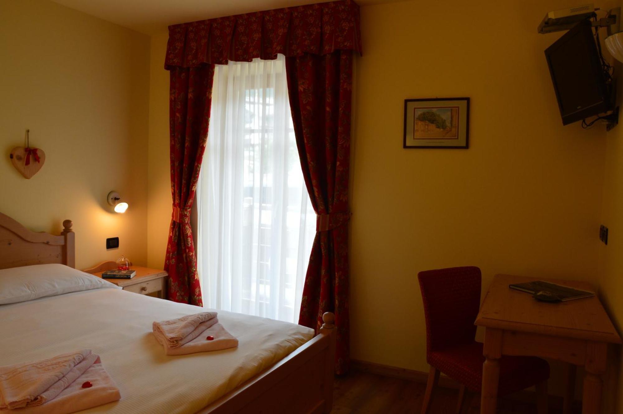 Hotel Garni Carpe Diem Виго ди Фаса Стая снимка